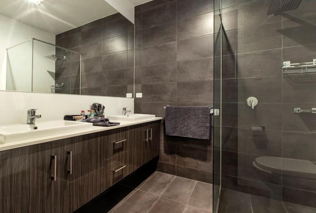 Luxury Home In Christies Beach With King Bed, Nbn, Netflix, 3Bed 2Bath Εξωτερικό φωτογραφία